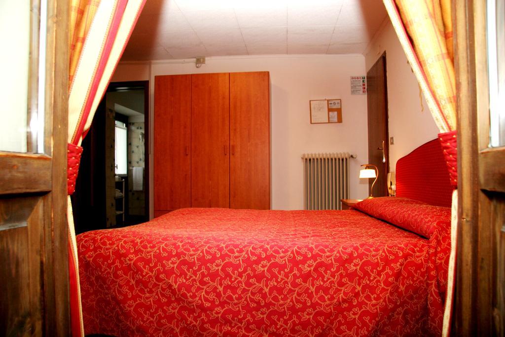 Albergo Garni Cavento ปินโซโล ภายนอก รูปภาพ